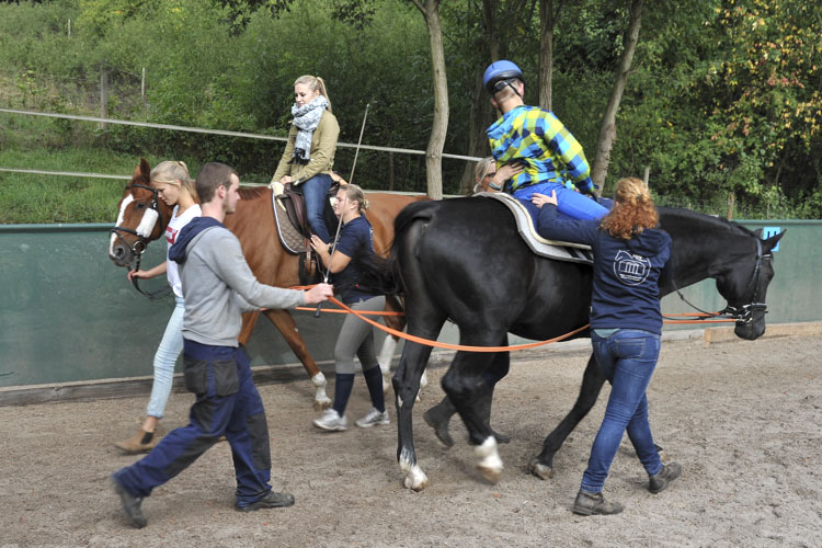 Hippotherapie - Foto: Stefan Oldenburg - Medizin